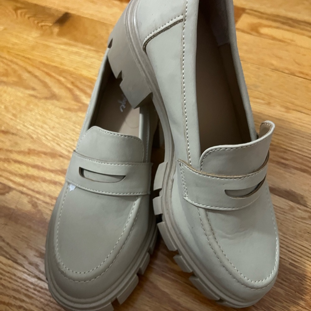 Crown Vintage Light Gray Women's Loafers